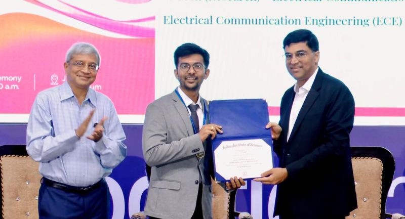 Siddanth receiving Prof. F. M. Mowdawalla Medal